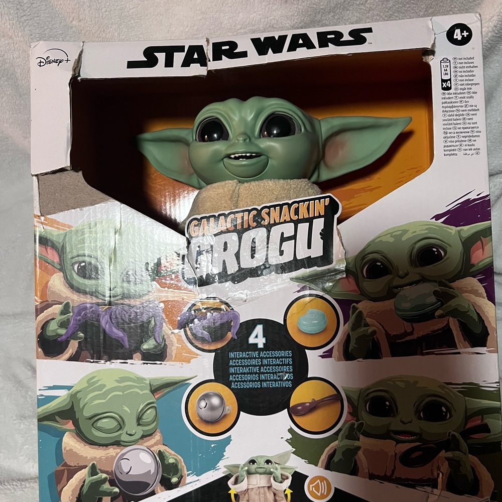 Star Wars Galactic Snackin' Grogu Toy